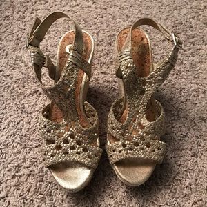 Gianni Bini wedges gold metallic size 8